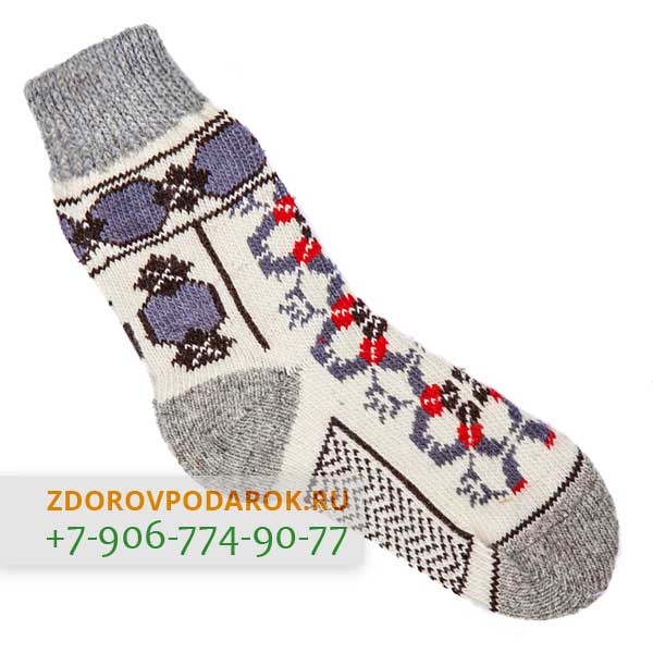 Белые шерстяные носки с нарисованной шнуровкой